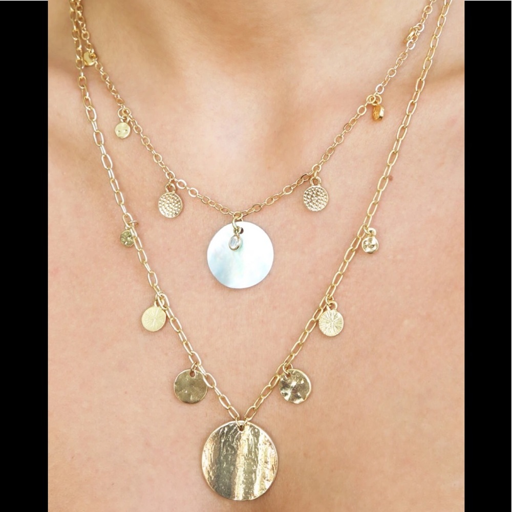 ETTIKA 18K GOLD SEA CRYSTAL SHELL NECKLACE